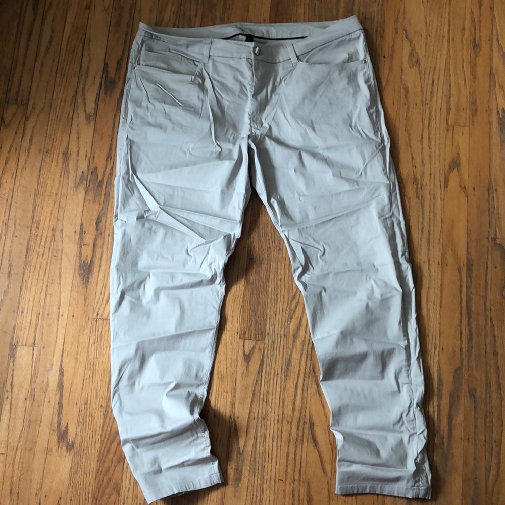 Light tan Lululemon pants